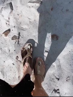 Rachel Hunter feet photo thumbnail