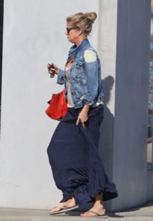 Rachel Hunter feet photo thumbnail