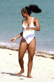 Rachel Lindsay feet photo 14