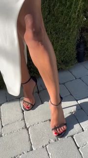 Rachel Lindsay feet photo 17