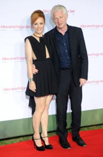 Rachel McAdams feet photo thumbnail
