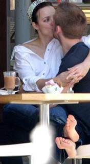 Rachel McAdams feet photo thumbnail