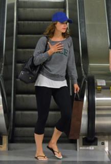 Rachel McAdams feet photo thumbnail
