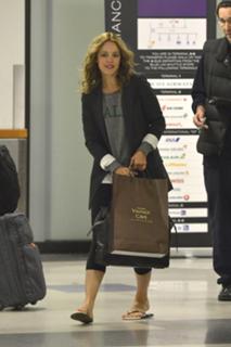 Rachel McAdams feet photo thumbnail