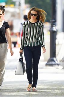 Rachel McAdams feet photo thumbnail