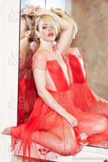 Rachel McAdams feet photo thumbnail
