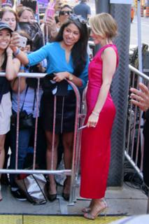 Rachel McAdams feet photo thumbnail