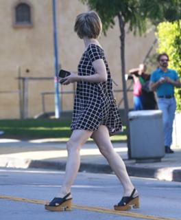 Rachel McAdams feet photo thumbnail