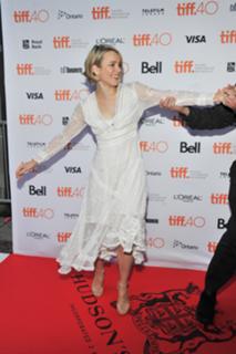 Rachel McAdams feet photo thumbnail