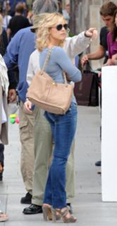 Rachel McAdams feet photo thumbnail