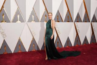 Rachel McAdams feet photo thumbnail