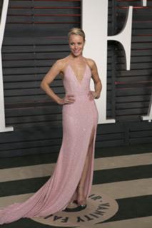 Rachel McAdams feet photo thumbnail