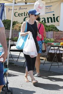 Rachel McAdams feet photo thumbnail