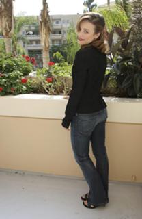 Rachel McAdams feet photo thumbnail