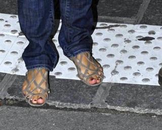 Rachel McAdams feet photo thumbnail