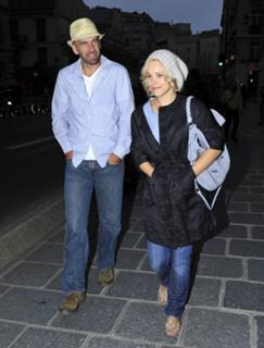 Rachel McAdams feet photo thumbnail