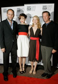 Rachel McAdams feet photo thumbnail