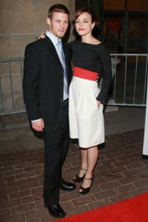 Rachel McAdams feet photo thumbnail