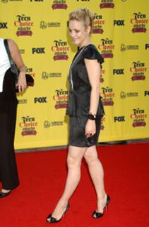 Rachel McAdams feet photo thumbnail
