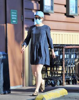 Rachel McAdams feet photo thumbnail