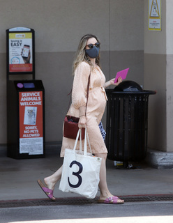 Rachel McAdams feet photo thumbnail