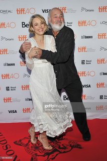 Rachel McAdams feet photo thumbnail