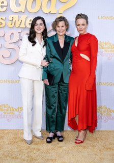 Rachel McAdams feet photo thumbnail