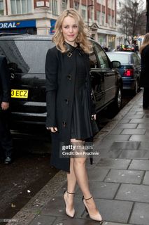 Rachel McAdams feet photo 13