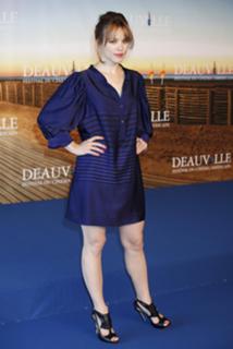 Rachel McAdams feet photo thumbnail