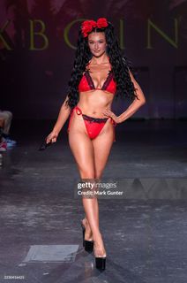 Rachel Pizzolato feet photo thumbnail