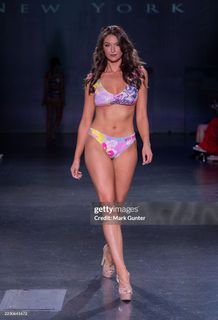 Rachel Pizzolato feet photo thumbnail