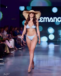 Rachel Pizzolato feet photo thumbnail