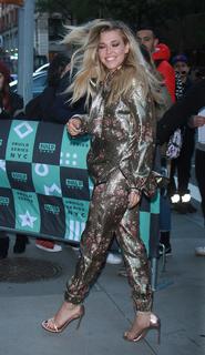 Rachel Platten feet photo 9