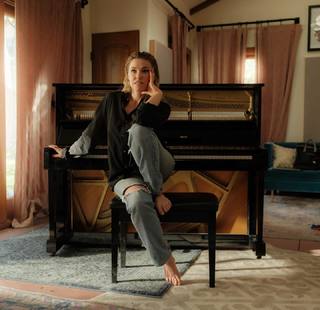 Rachel Platten feet photo 4