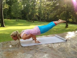 Rachel Reynolds feet photo thumbnail