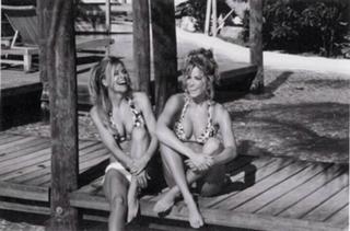 Rachel Reynolds feet photo thumbnail