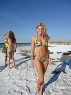 Rachel Reynolds feet photo thumbnail