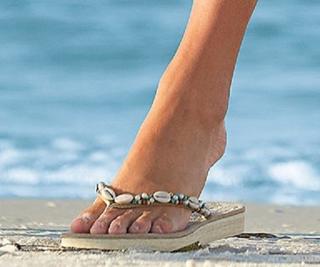 Rachel Reynolds feet photo thumbnail