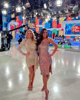 Rachel Reynolds feet photo thumbnail