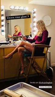 Rachel Reynolds feet photo thumbnail