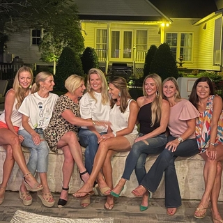 Rachel Reynolds feet photo thumbnail