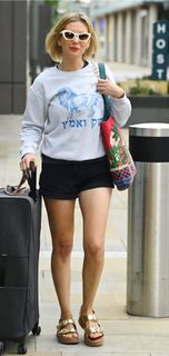 Rachel Riley feet photo thumbnail