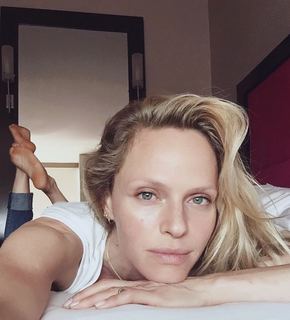 Rachel Roberts feet photo 17