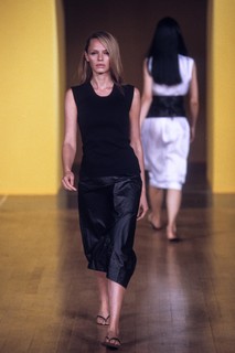 Rachel Roberts feet photo 10