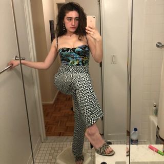 Rachel Sennott feet photo thumbnail