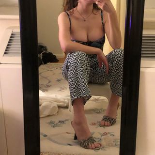 Rachel Sennott feet photo thumbnail