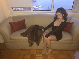 Rachel Sennott feet photo thumbnail