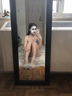 Rachel Sennott feet photo thumbnail