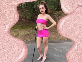 Rachel Sennott feet photo thumbnail