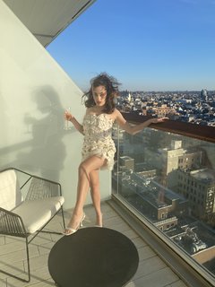 Rachel Sennott feet photo thumbnail